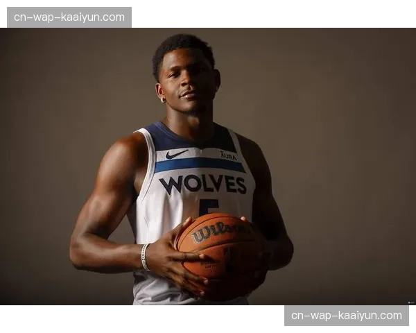 爱德华兹持续进步 森林狼进攻体系更具多样性 爱德华兹持续进步 森林狼进攻体系更具多样性